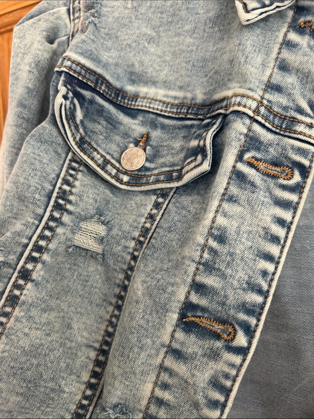 Cropped Light Blue Denim Jacket - Women - Picture 6 of 10